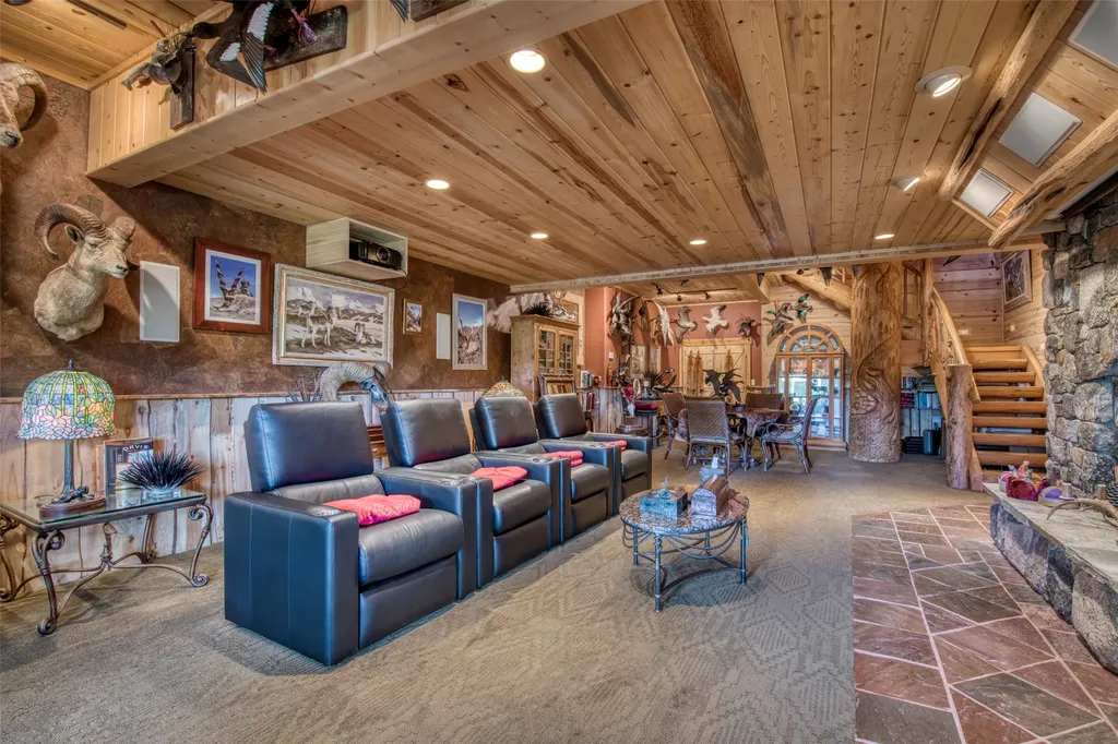 541 Raven Wood Darby MT 59829