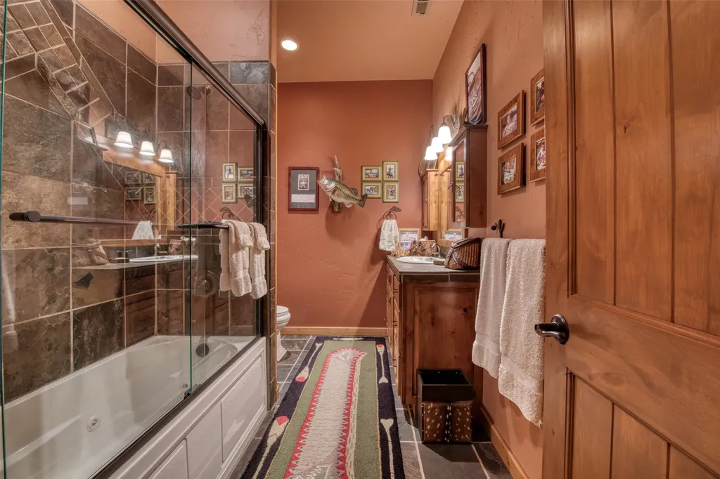 541 Raven Wood Darby MT 59829
