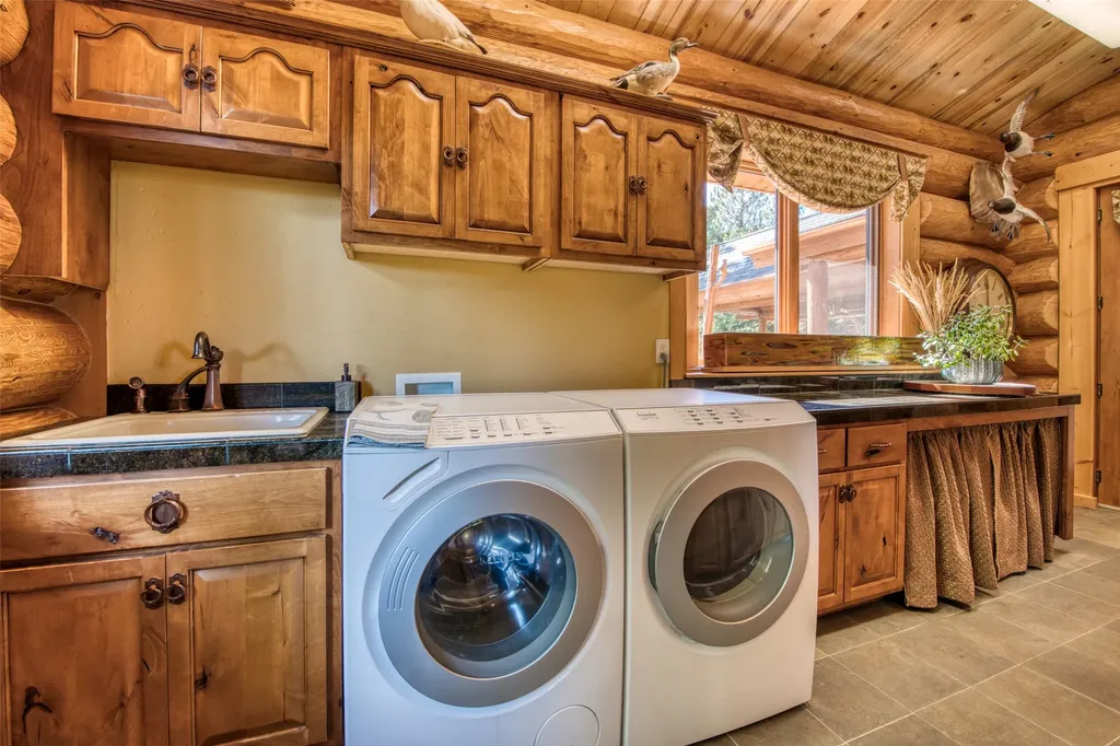541 Raven Wood Darby MT 59829