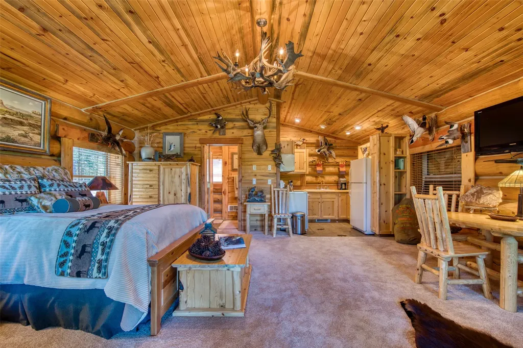 541 Raven Wood Darby MT 59829