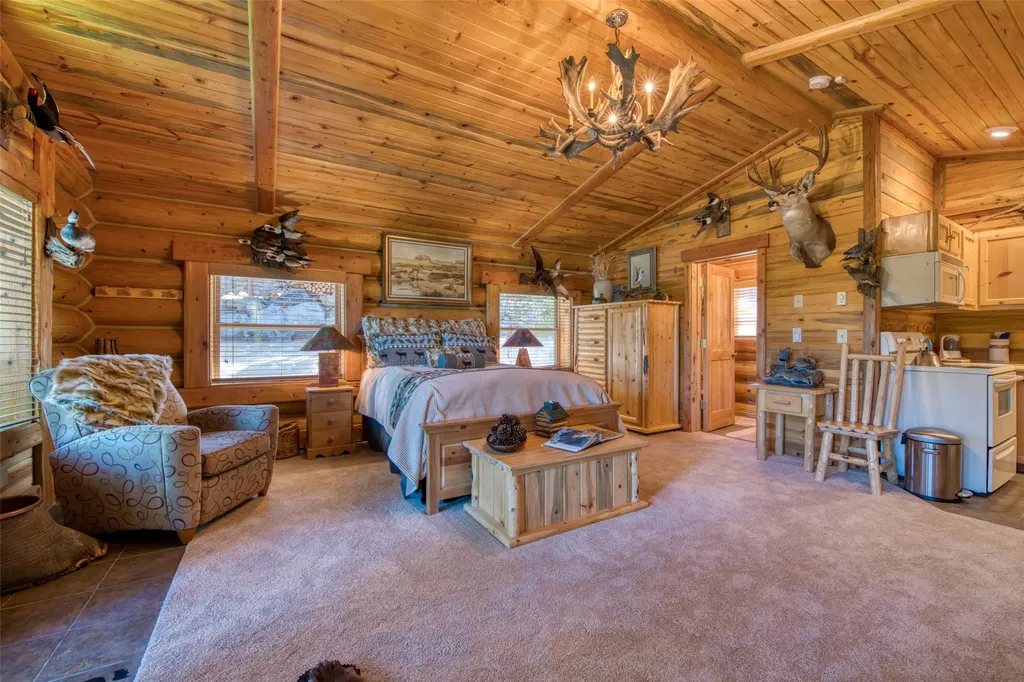 541 Raven Wood Darby MT 59829