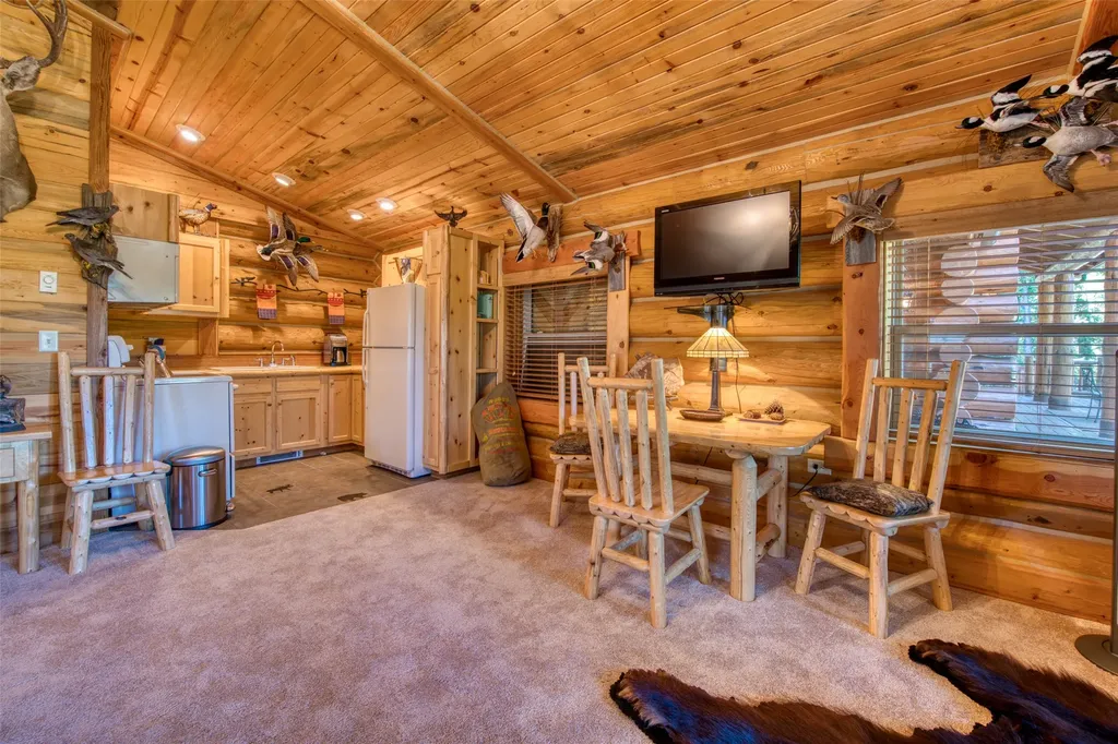 541 Raven Wood Darby MT 59829