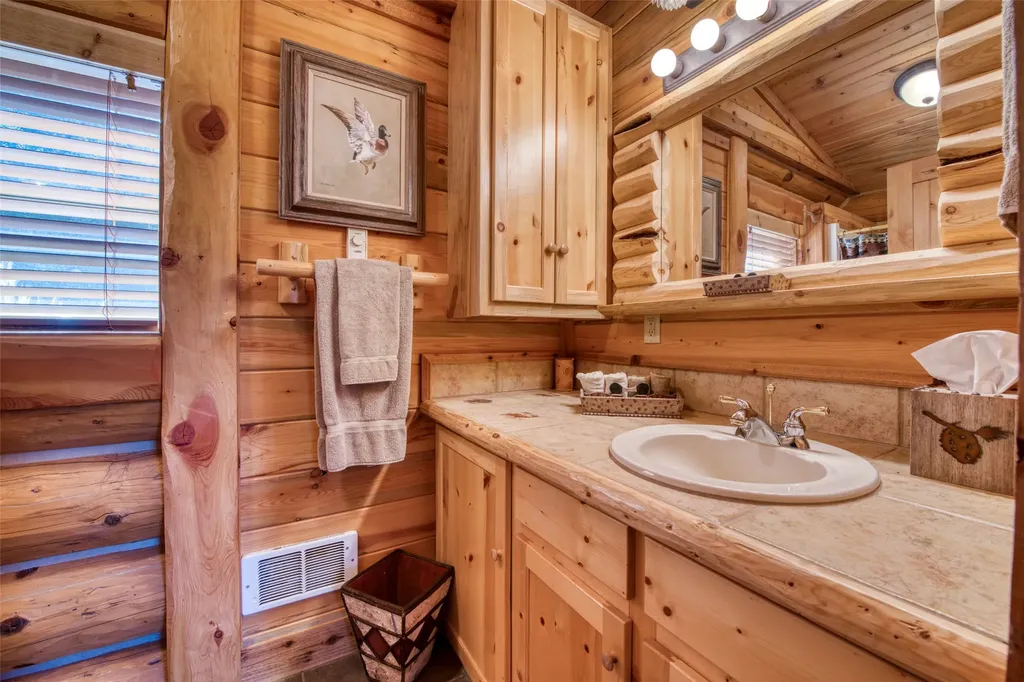 541 Raven Wood Darby MT 59829