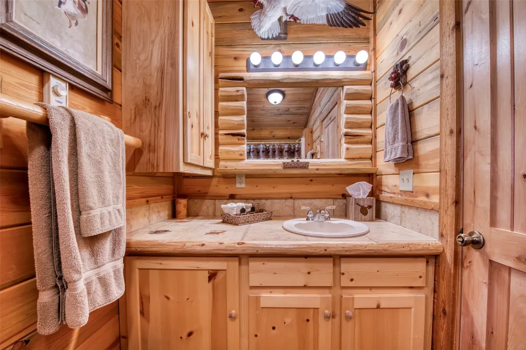 541 Raven Wood Darby MT 59829