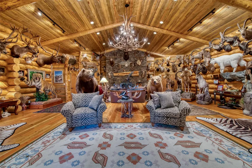 541 Raven Wood Darby MT 59829