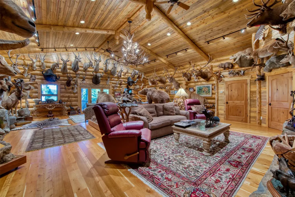 541 Raven Wood Darby MT 59829