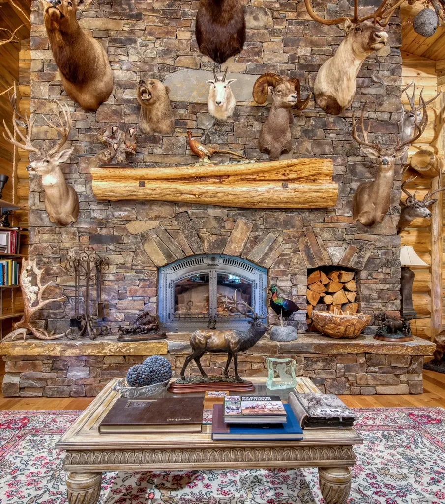 541 Raven Wood Darby MT 59829