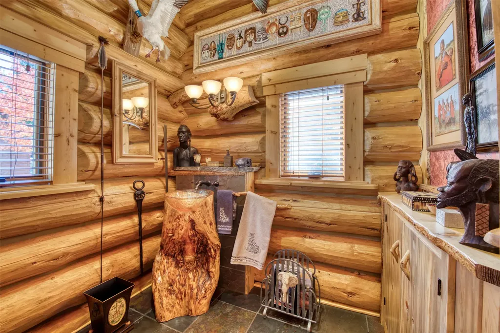 541 Raven Wood Darby MT 59829