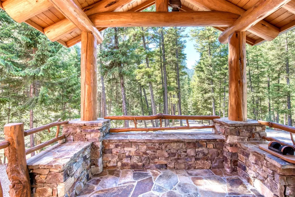 541 Raven Wood Darby MT 59829
