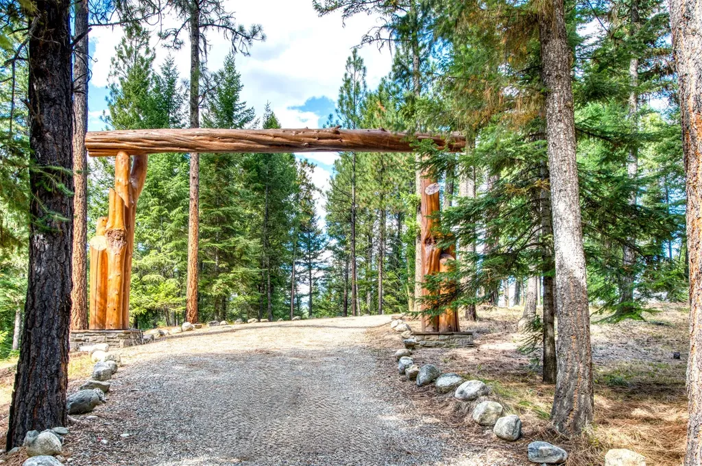 541 Raven Wood Darby MT 59829