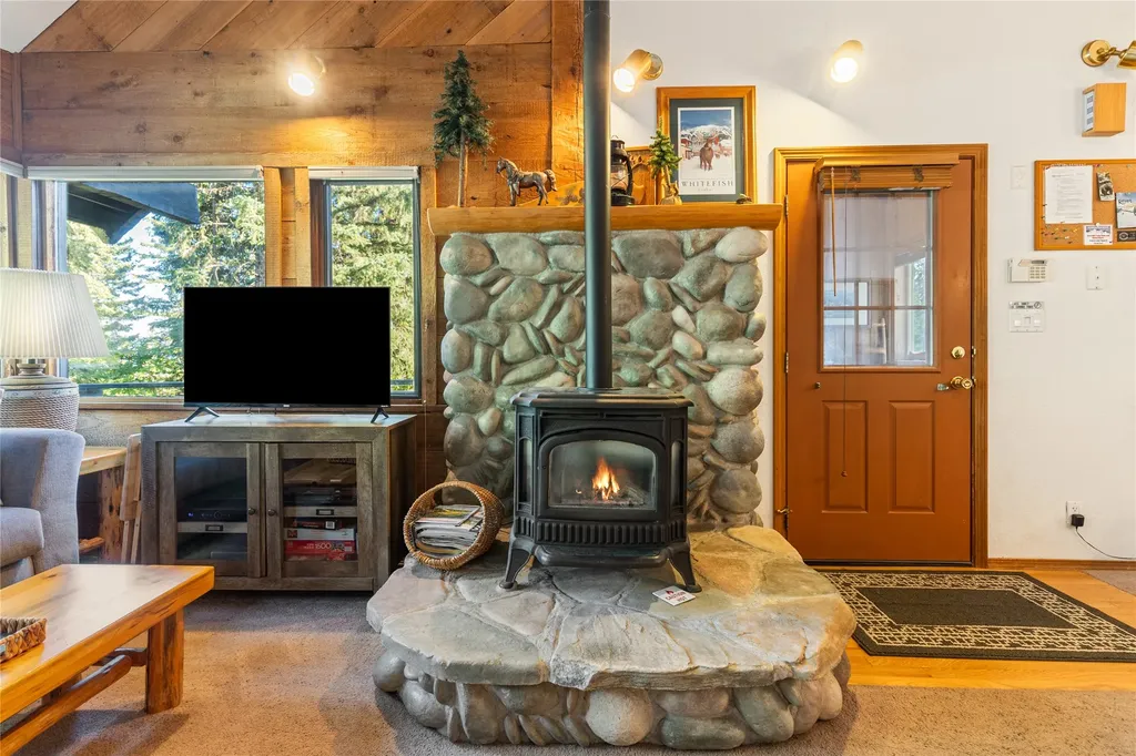 3835 Alpine Glow Avenue Whitefish MT 59937