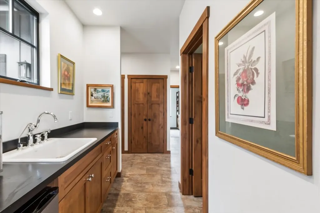 2477 Whitefish Stage Kalispell MT 59901