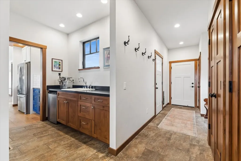 2477 Whitefish Stage Kalispell MT 59901