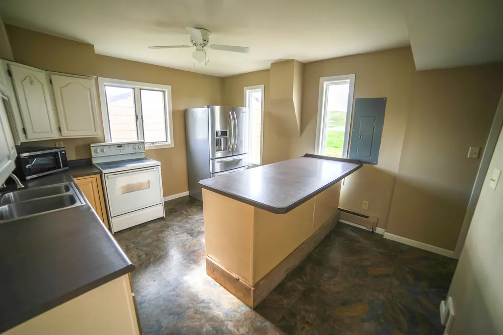 6421 Us Hwy 2 E Havre MT 59501