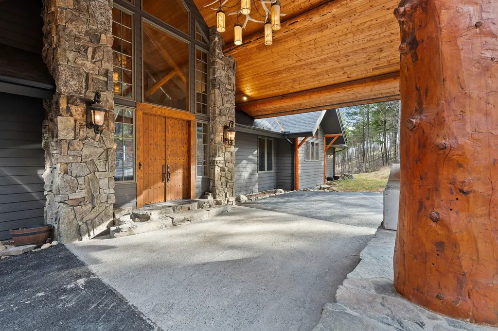 18090 Demersville Wagon Road Lakeside MT 59922