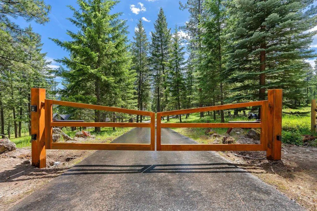 18090 Demersville Wagon Road Lakeside MT 59922