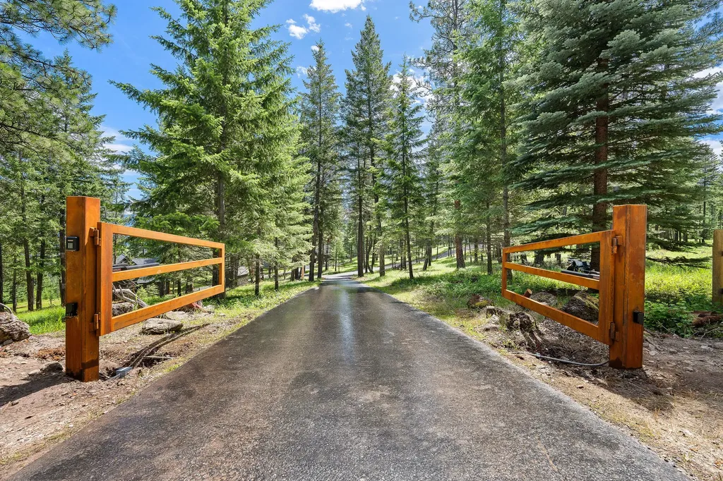 18090 Demersville Wagon Road Lakeside MT 59922