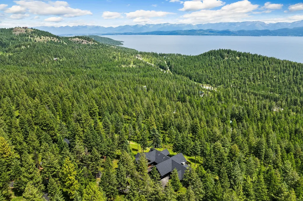 18090 Demersville Wagon Road Lakeside MT 59922