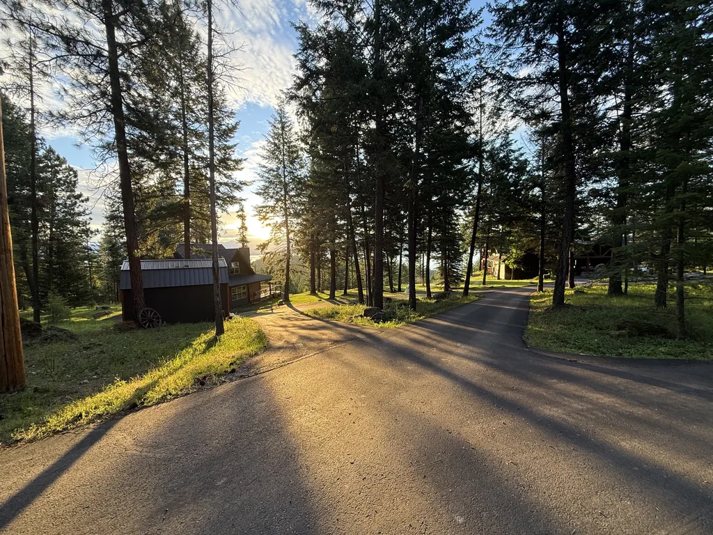 18090 Demersville Wagon Road Lakeside MT 59922