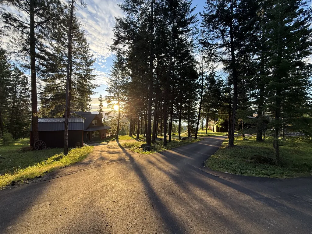 18090 Demersville Wagon Road Lakeside MT 59922