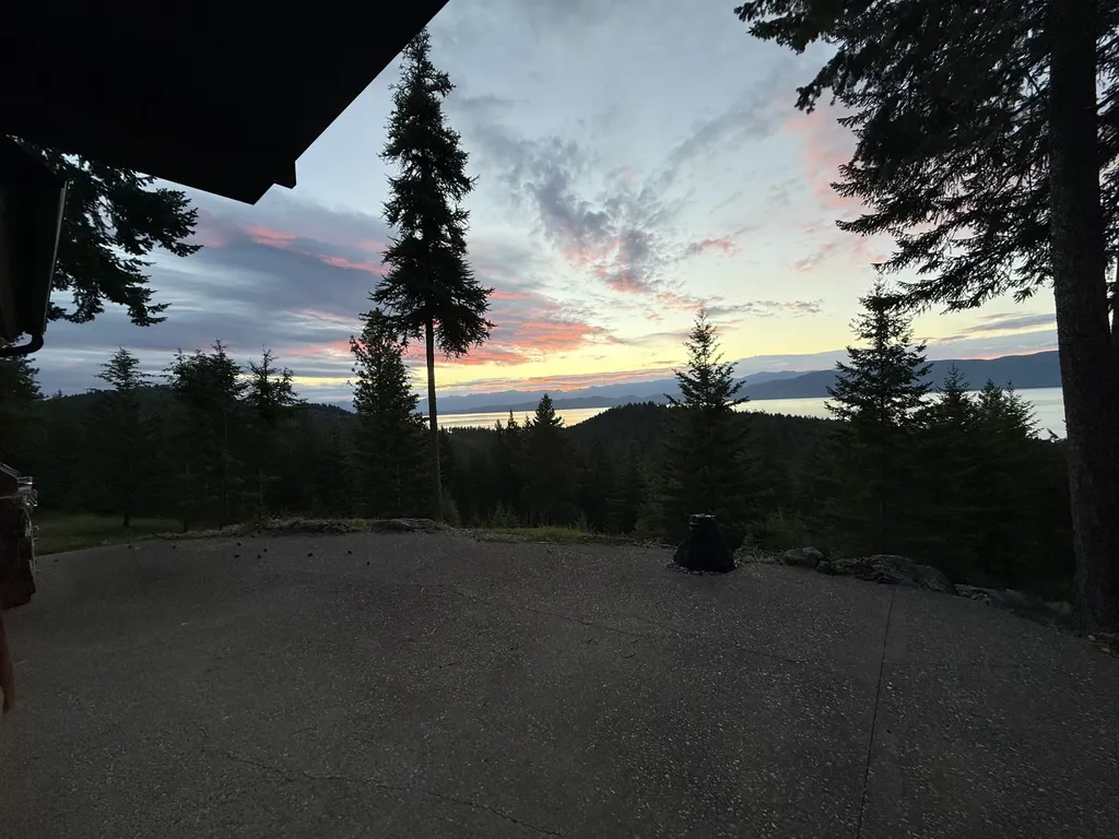 18090 Demersville Wagon Road Lakeside MT 59922
