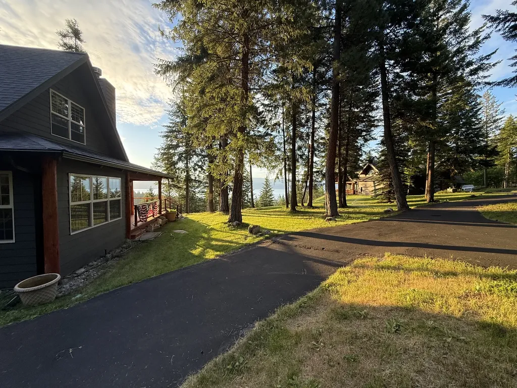 18090 Demersville Wagon Road Lakeside MT 59922
