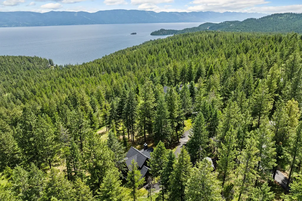 18090 Demersville Wagon Road Lakeside MT 59922