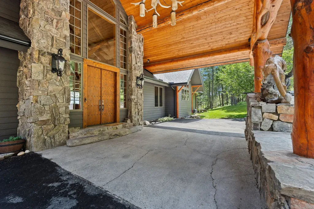 18090 Demersville Wagon Road Lakeside MT 59922