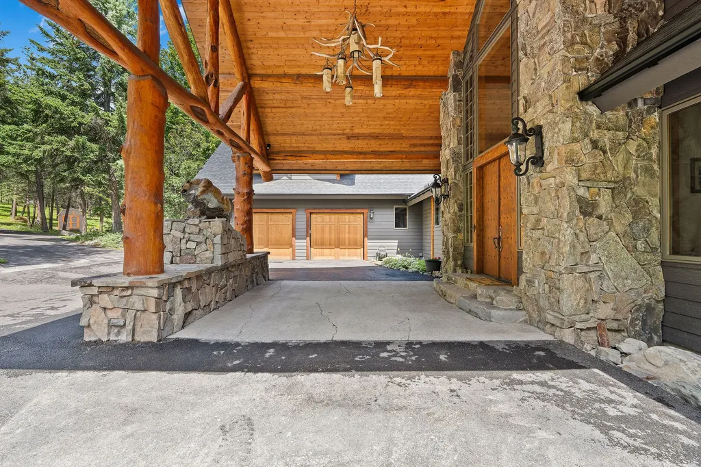 18090 Demersville Wagon Road Lakeside MT 59922