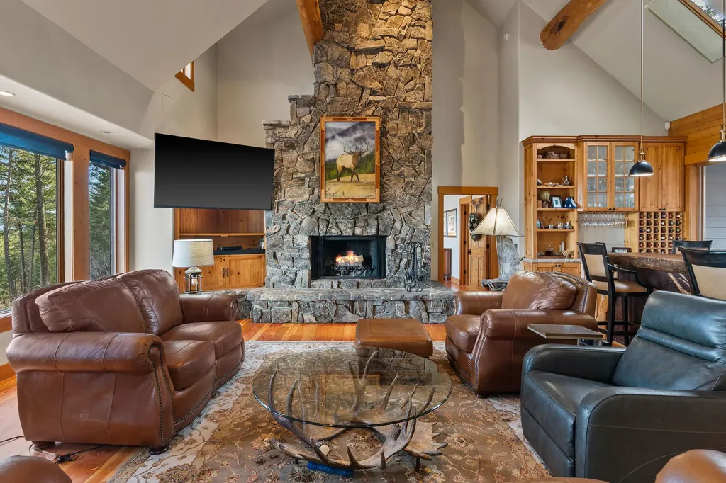 18090 Demersville Wagon Road Lakeside MT 59922