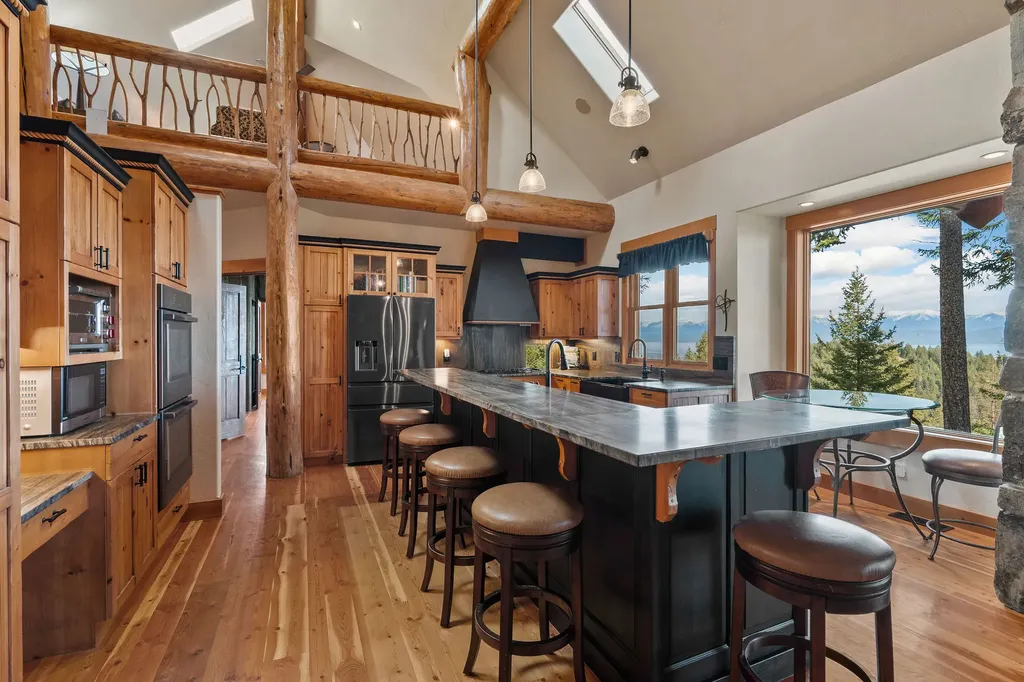 18090 Demersville Wagon Road Lakeside MT 59922