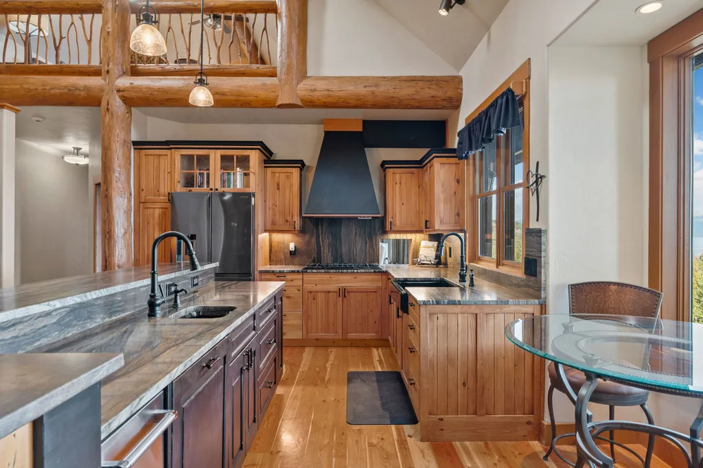 18090 Demersville Wagon Road Lakeside MT 59922