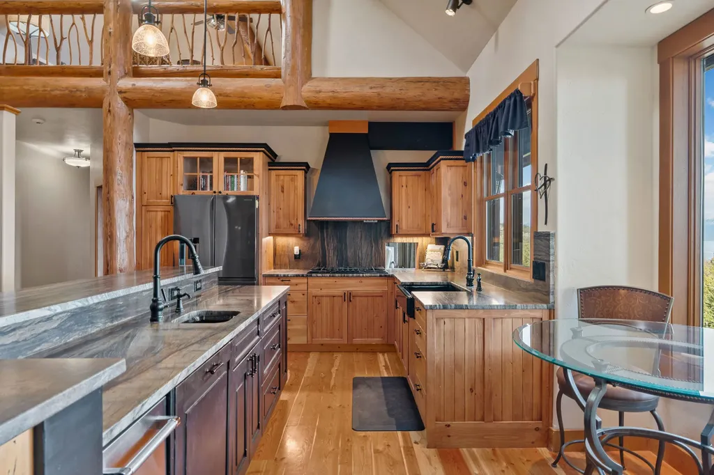 18090 Demersville Wagon Road Lakeside MT 59922