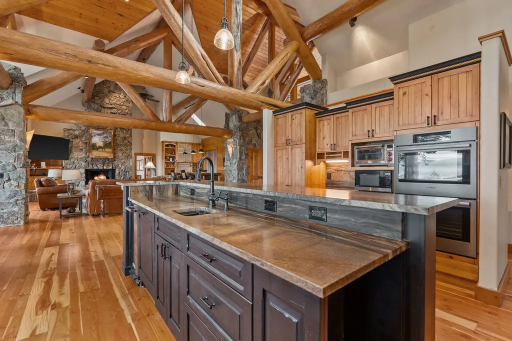 18090 Demersville Wagon Road Lakeside MT 59922