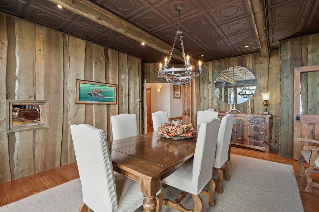 18090 Demersville Wagon Road Lakeside MT 59922