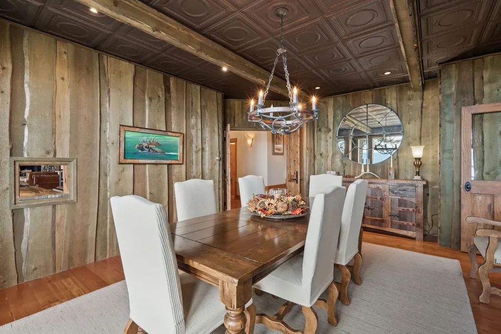 18090 Demersville Wagon Road Lakeside MT 59922