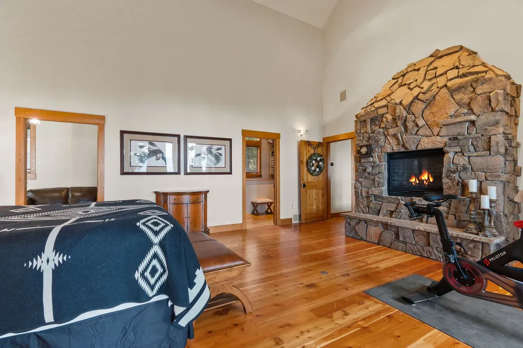 18090 Demersville Wagon Road Lakeside MT 59922