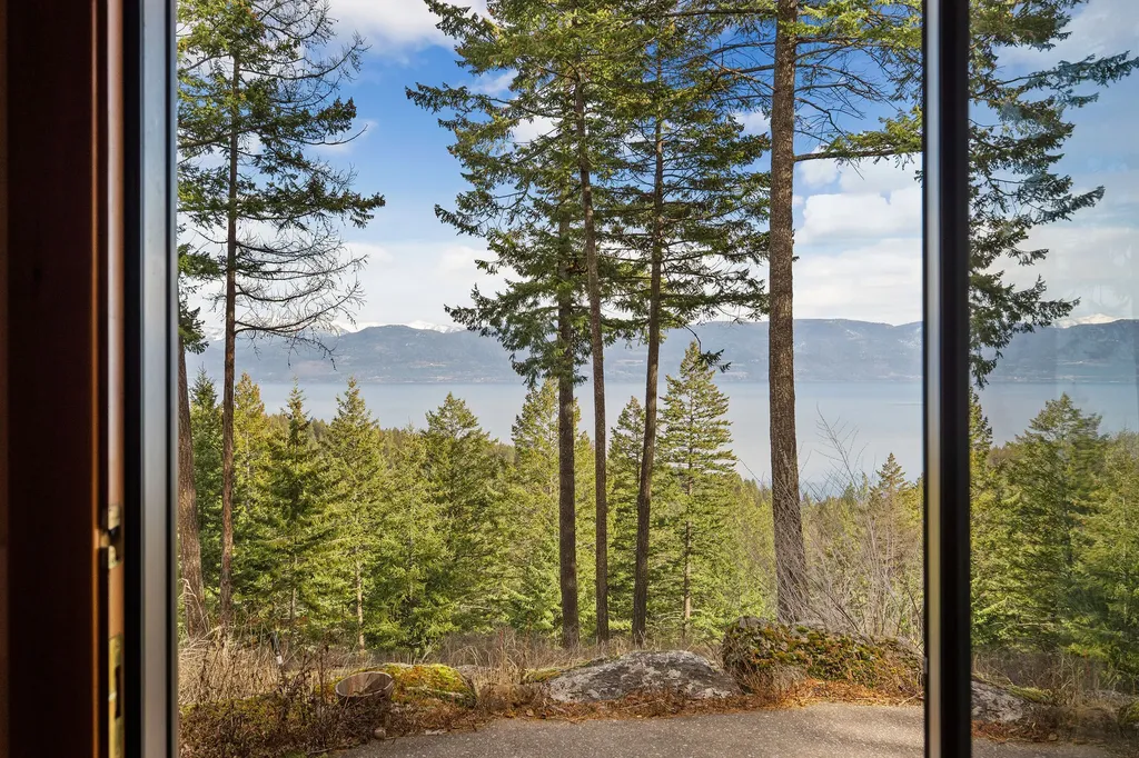 18090 Demersville Wagon Road Lakeside MT 59922