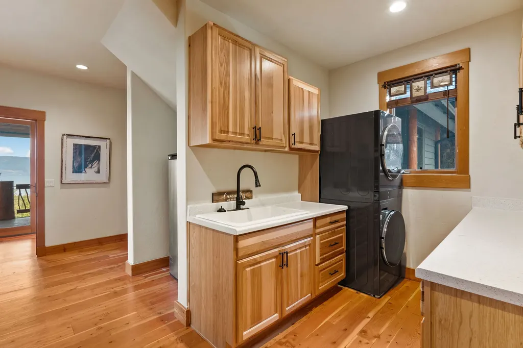 18090 Demersville Wagon Road Lakeside MT 59922