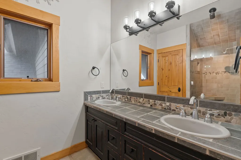 18090 Demersville Wagon Road Lakeside MT 59922