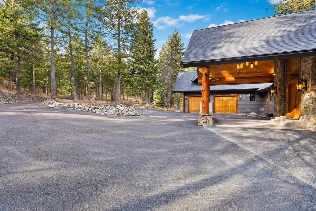18090 Demersville Wagon Road Lakeside MT 59922