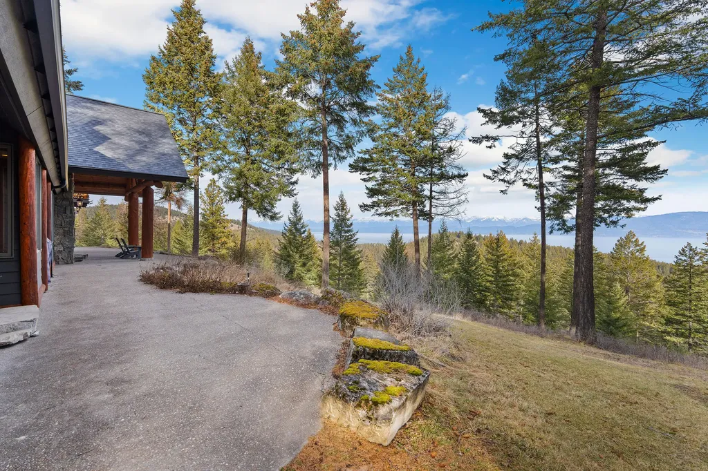 18090 Demersville Wagon Road Lakeside MT 59922