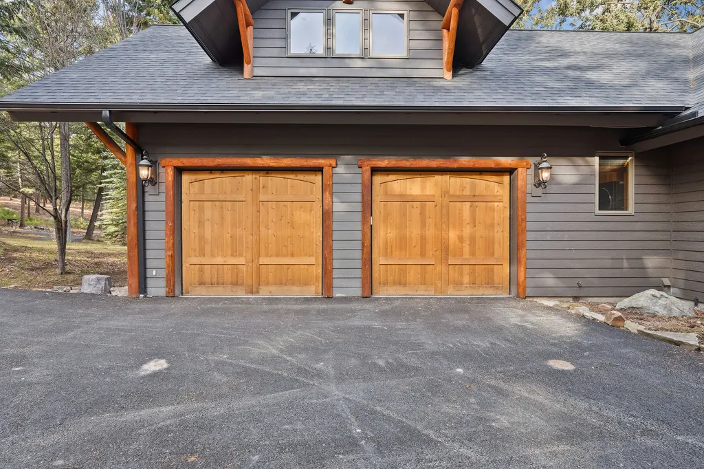 18090 Demersville Wagon Road Lakeside MT 59922