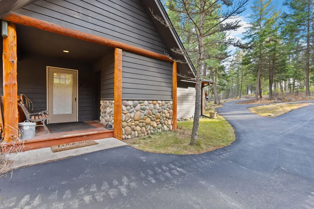 18090 Demersville Wagon Road Lakeside MT 59922