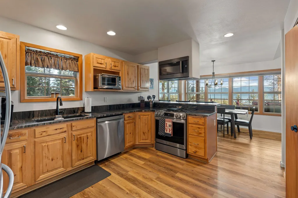 18090 Demersville Wagon Road Lakeside MT 59922