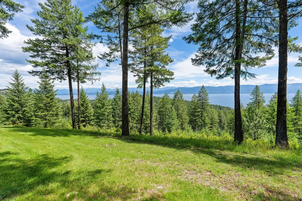 18090 Demersville Wagon Road Lakeside MT 59922