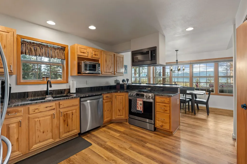 18090 Demersville Wagon Road Lakeside MT 59922