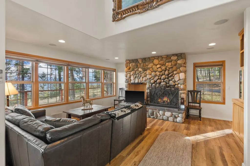18090 Demersville Wagon Road Lakeside MT 59922
