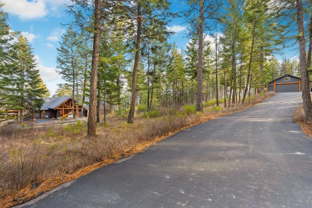 18090 Demersville Wagon Road Lakeside MT 59922