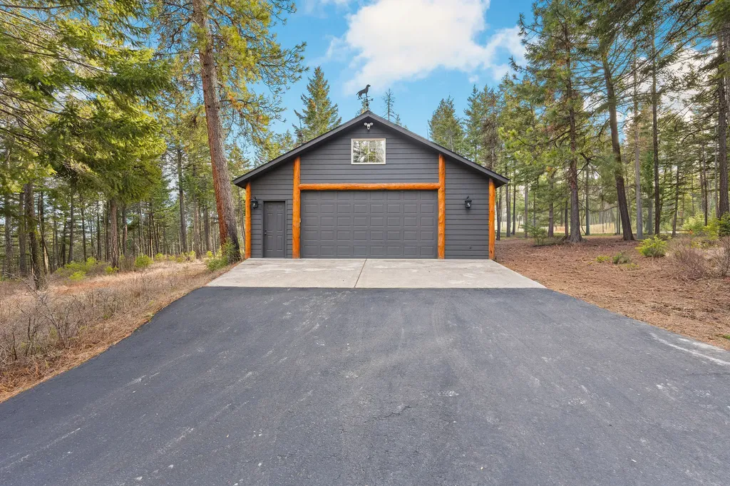 18090 Demersville Wagon Road Lakeside MT 59922